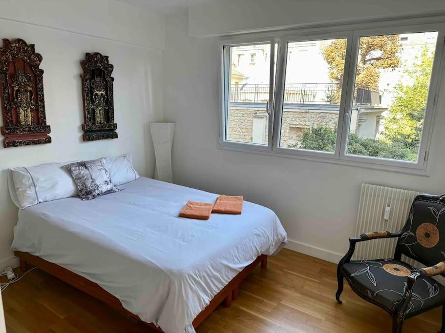 Private Bedroom 2 Near Eiffel Tower, Saint Germain * Parijs